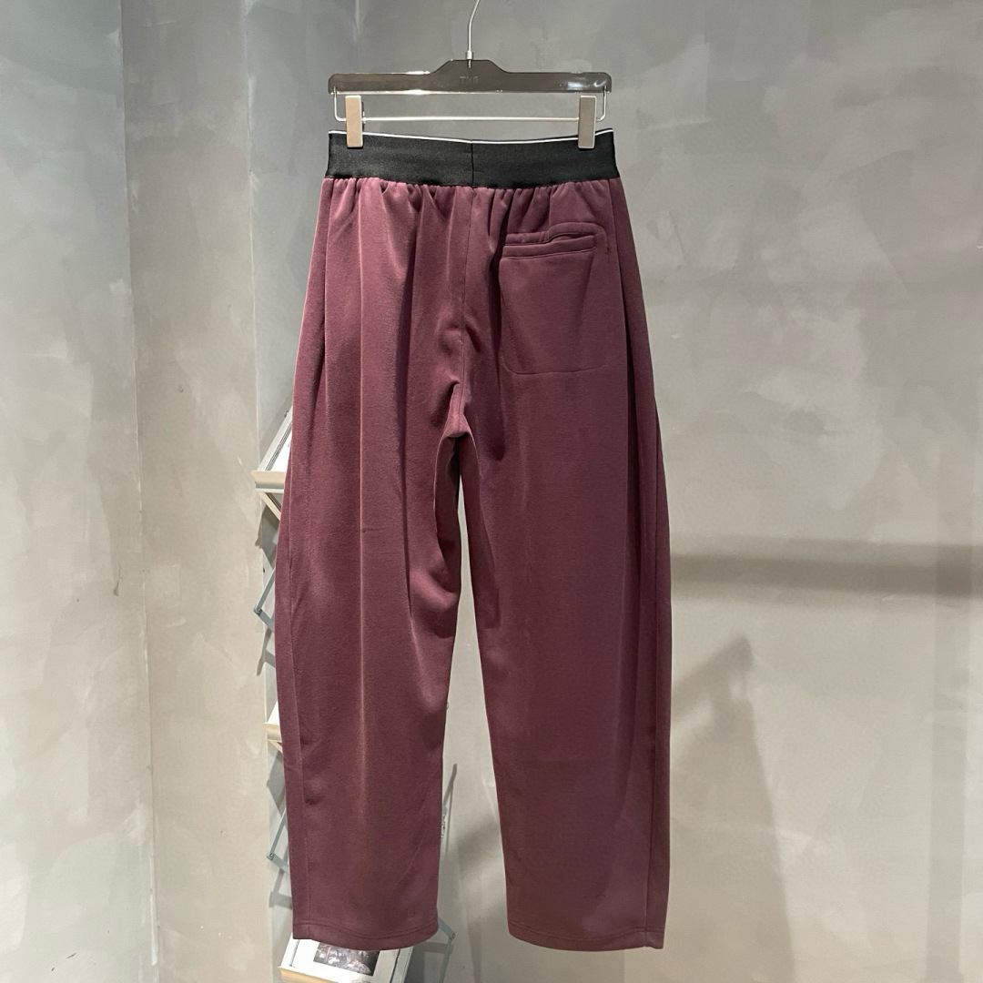  
Alexadner🌟早秋新款休闲裤🆕采用优质面料，具有质感，松紧腰带设计，超级时尚洋气！码数：S-3