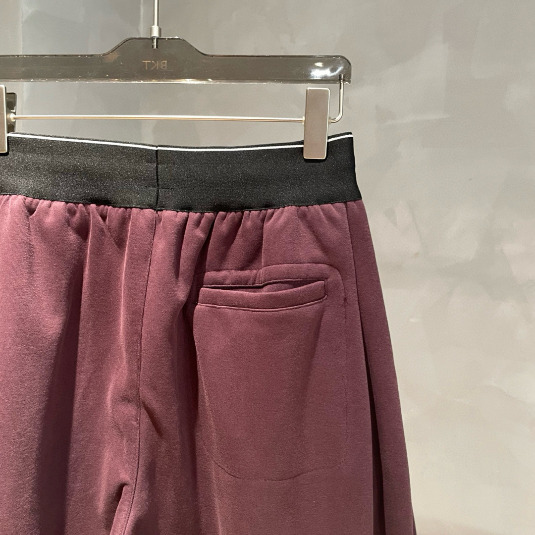  
Alexadner🌟早秋新款休闲裤🆕采用优质面料，具有质感，松紧腰带设计，超级时尚洋气！码数：S-3