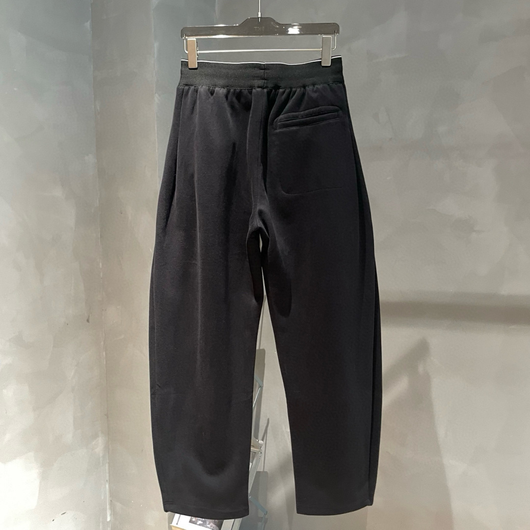 
Alexadner🌟早秋新款休闲裤🆕采用优质面料，具有质感，松紧腰带设计，超级时尚洋气！码数：S-3X