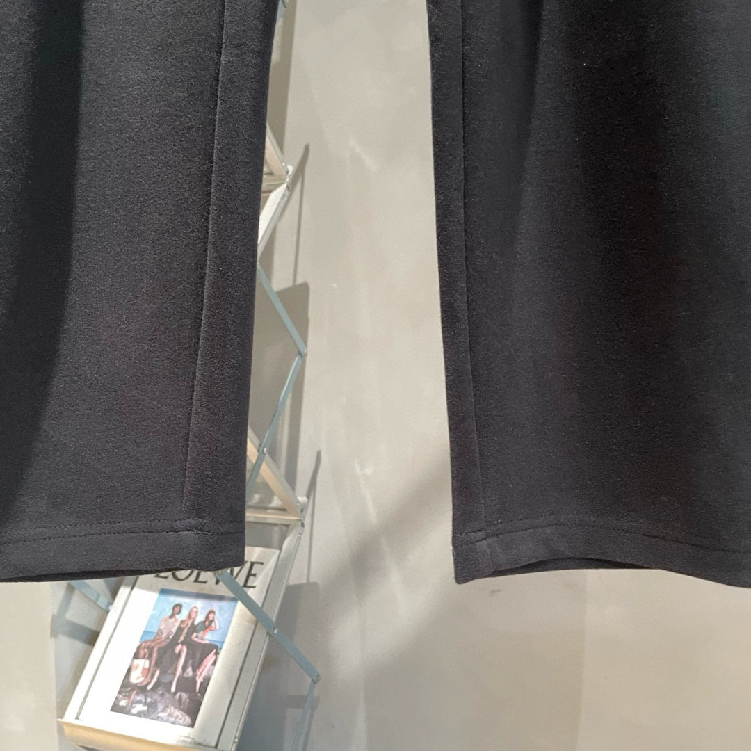 
Alexadner🌟早秋新款休闲裤🆕采用优质面料，具有质感，松紧腰带设计，超级时尚洋气！码数：S-3X