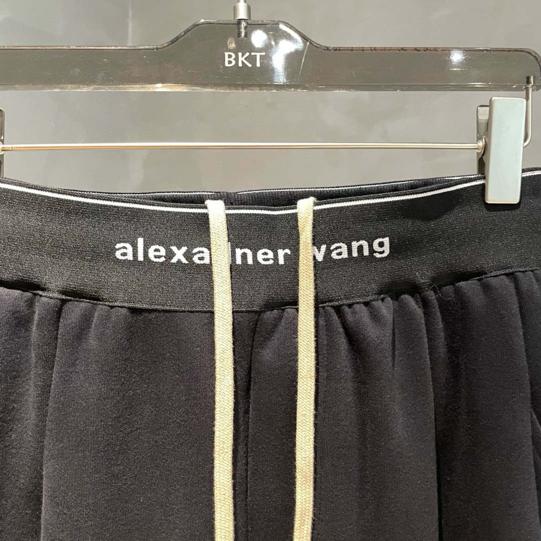 
Alexadner🌟早秋新款休闲裤🆕采用优质面料，具有质感，松紧腰带设计，超级时尚洋气！码数：S-3X