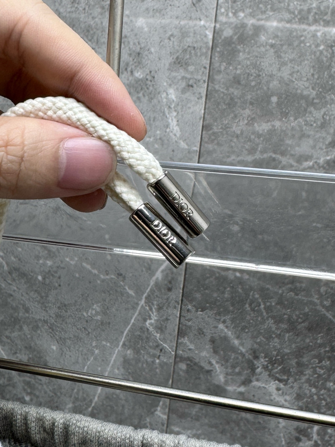  
迪家🔥新款美式高级感直筒宽松阔腿直筒裤🔥侧边多道压线剪裁，加上特殊的面料，尽显品质感 高级感，超级舒