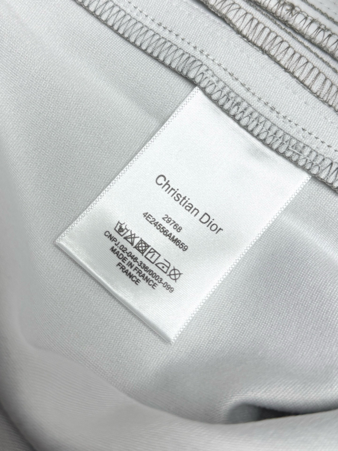  
迪家🔥新款美式高级感直筒宽松阔腿直筒裤🔥侧边多道压线剪裁，加上特殊的面料，尽显品质感 高级感，超级舒