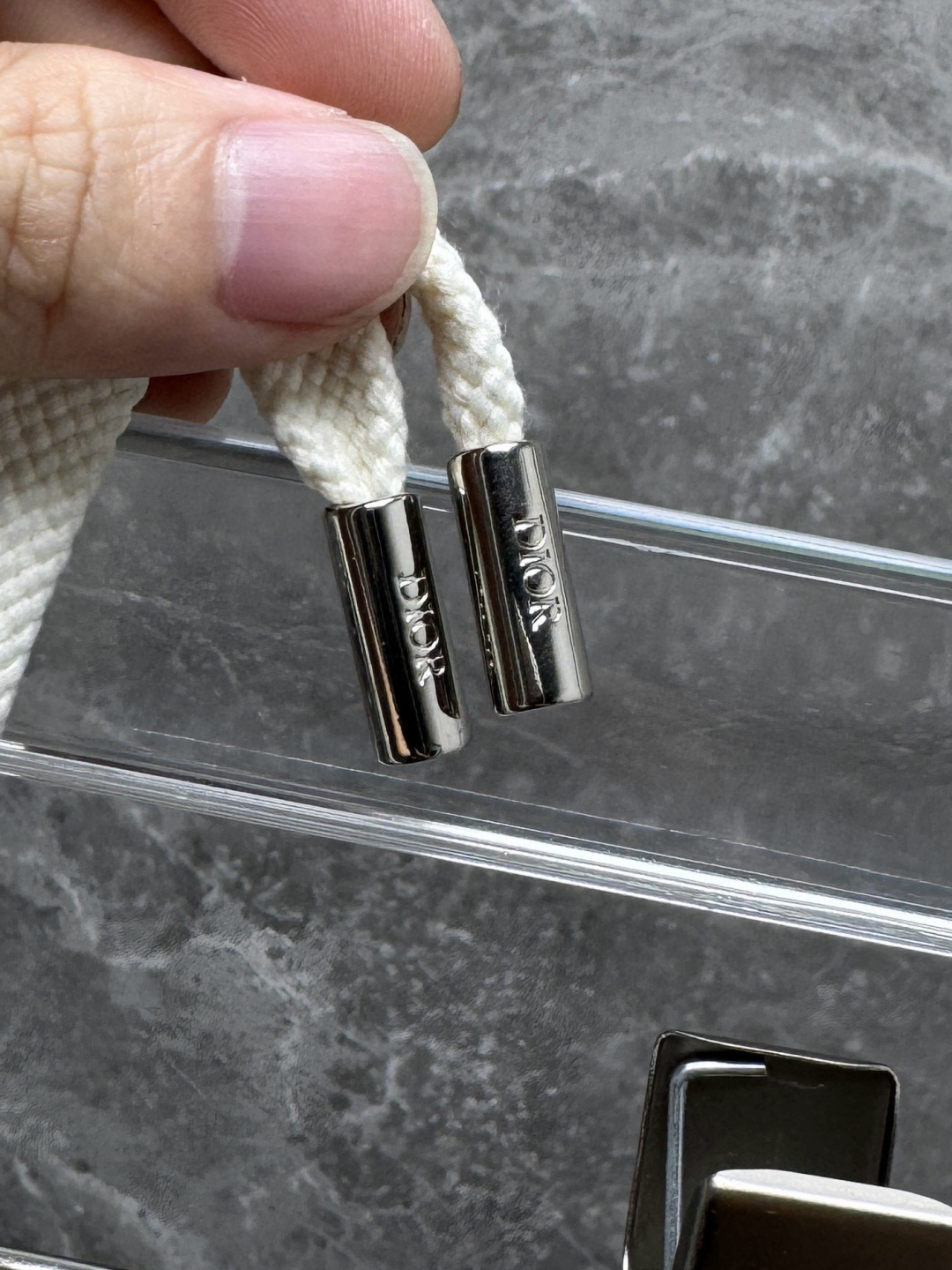  
迪家🔥新款美式高级感直筒宽松阔腿直筒裤🔥侧边多道压线剪裁，加上特殊的面料，尽显品质感 高级感，超级舒