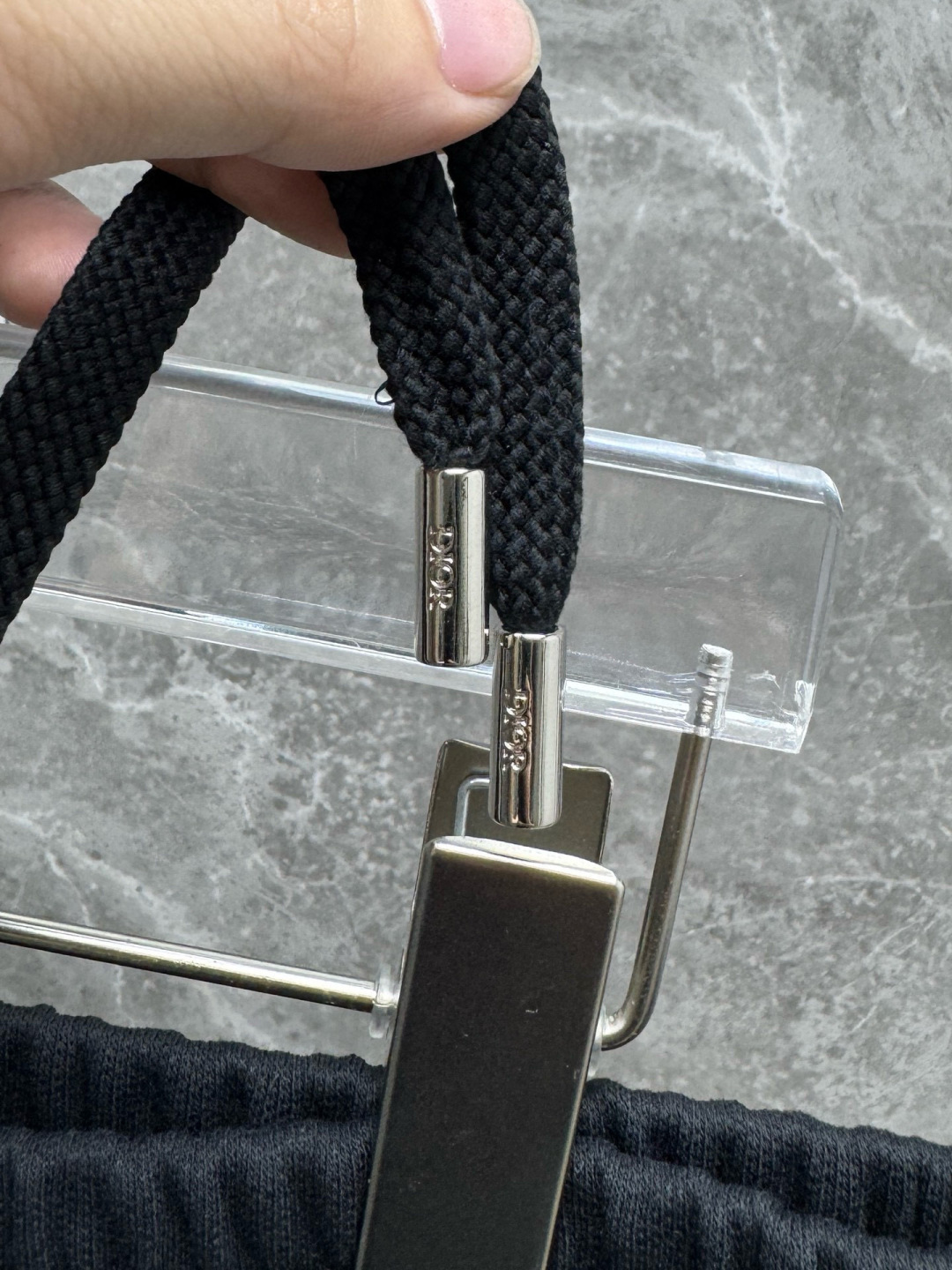  
迪家🔥新款美式高级感直筒宽松阔腿直筒裤🔥侧边多道压线剪裁，加上特殊的面料，尽显品质感 高级感，超级舒