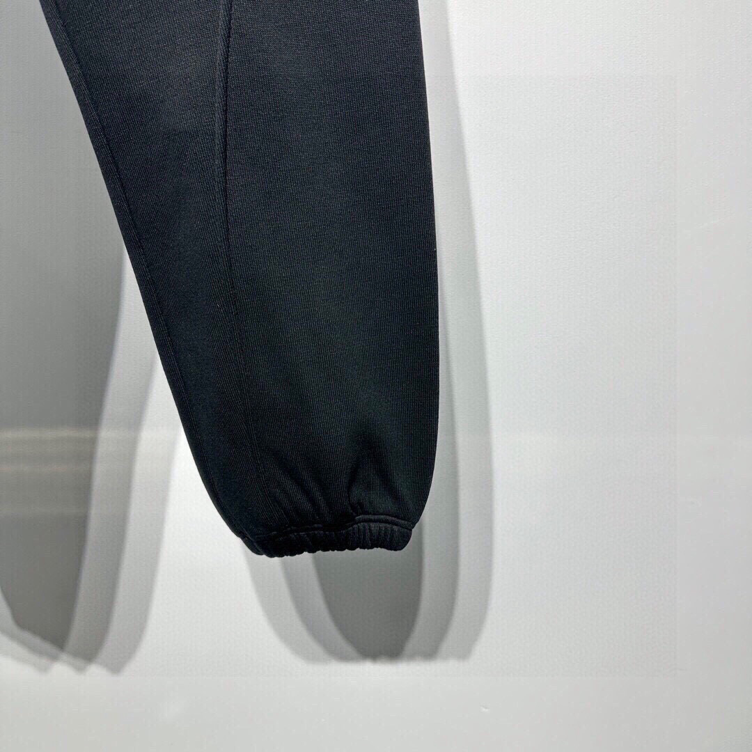 
Y3-Yohji Yamamoto  
春夏新款 山本耀司联名Y3运动休闲裤、休闲运动金典Y3大gol