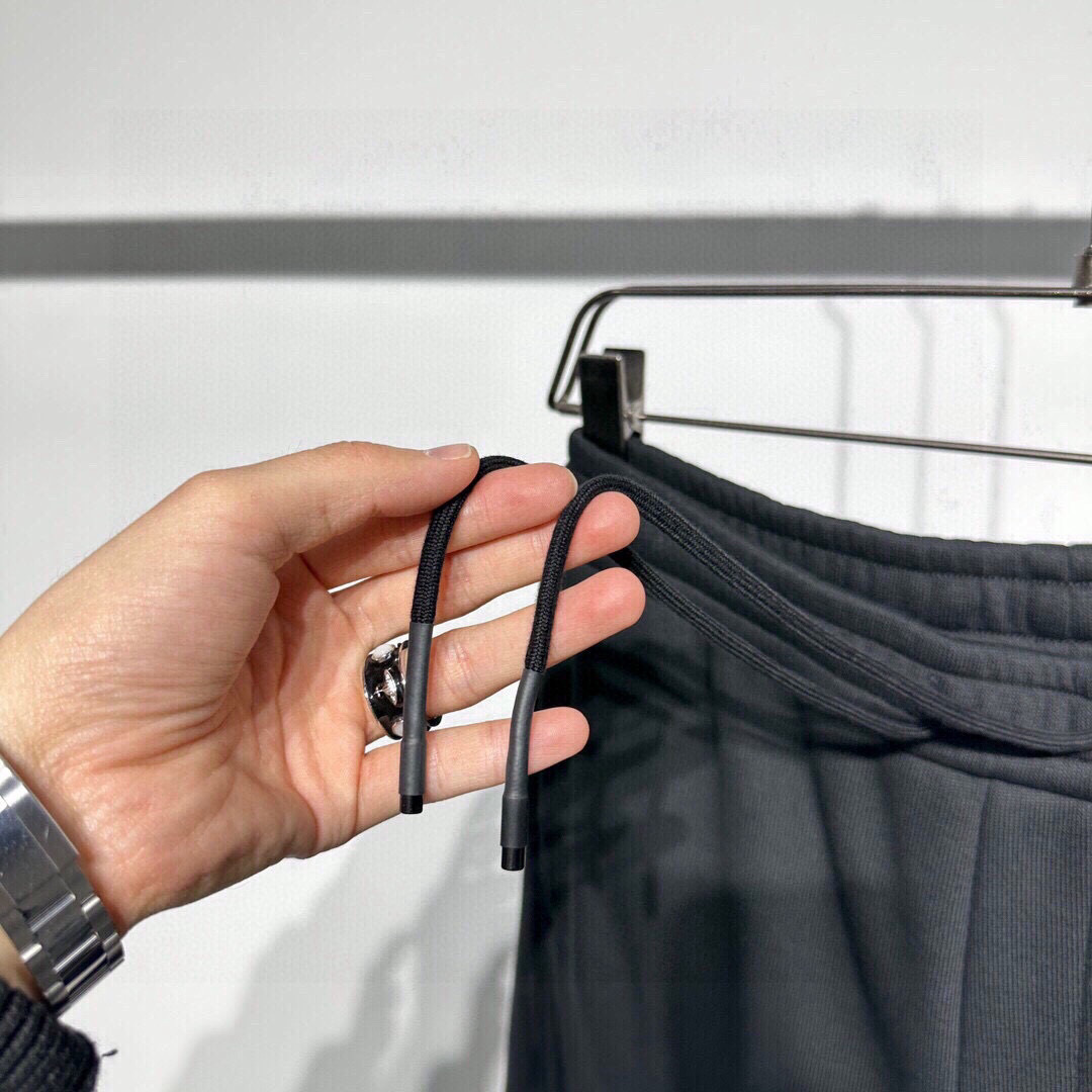 
Y3-Yohji Yamamoto  
春夏新款 山本耀司联名Y3运动休闲裤、休闲运动金典Y3大gol