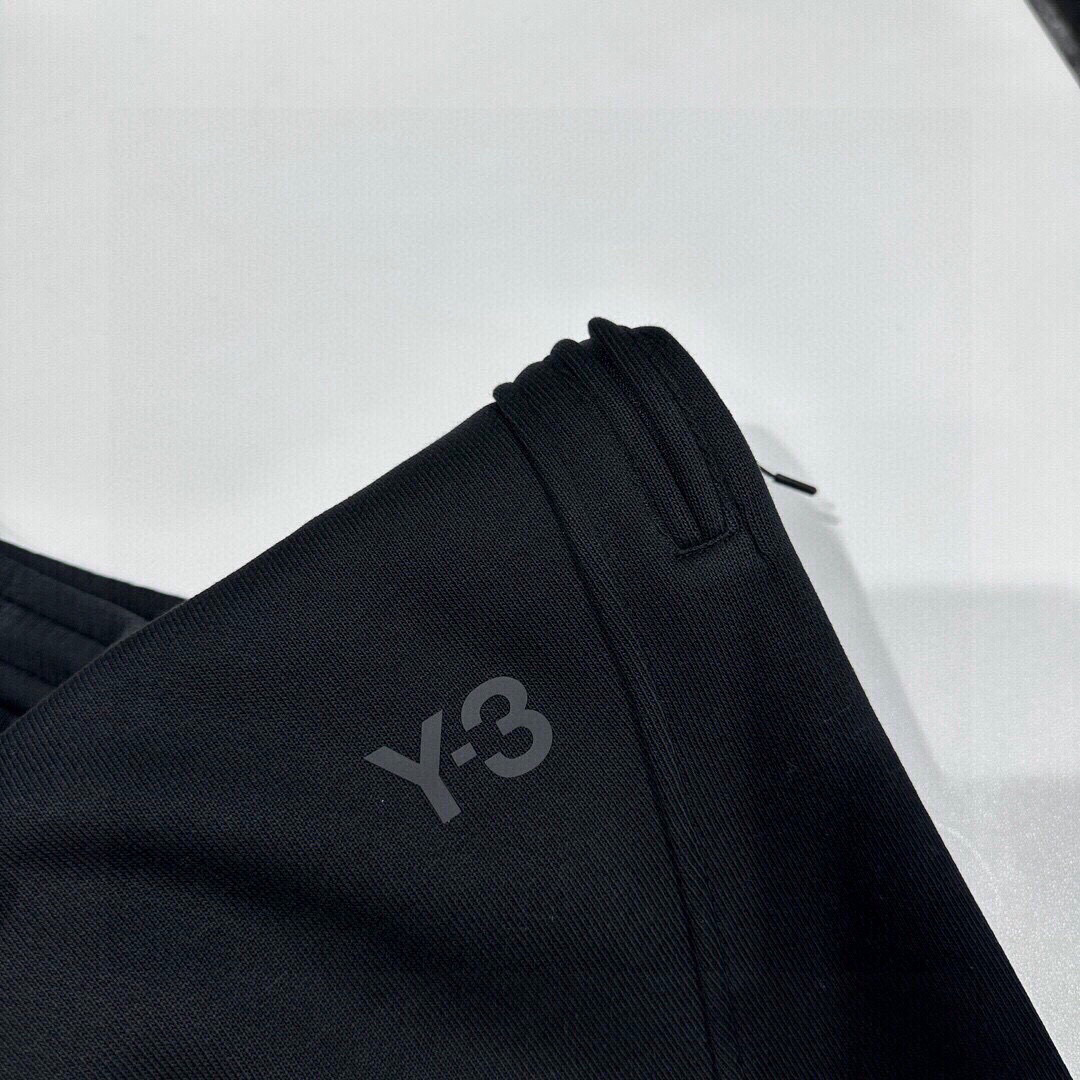 
Y3-Yohji Yamamoto  
春夏新款 山本耀司联名Y3运动休闲裤、休闲运动金典Y3大gol