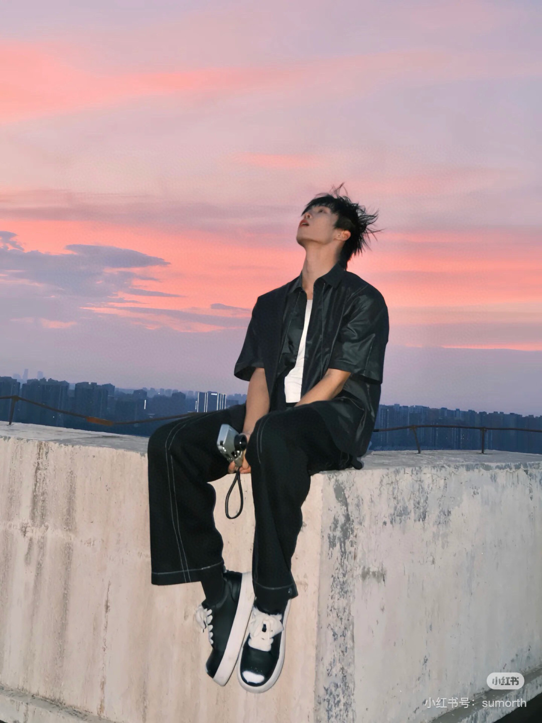 
罕见的直筒长裤…2025秋冬BV 工装明线直筒长裤～～打造时尚少年感好物！代工厂出品。订织科技面料，日