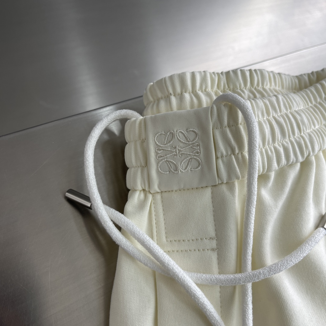 
LOEW 25fw阔腿直筒休闲系列

尺码：M-3XL 
版型：阔腿直筒休闲裤
工艺：小卫衣类 腰头做