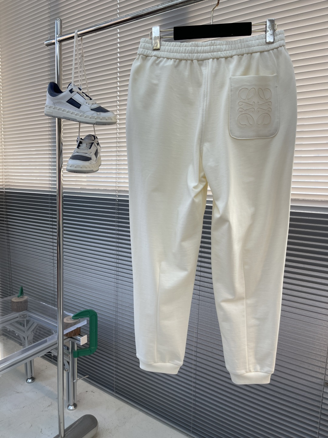 
LOEW 25fw阔腿直筒休闲系列

尺码：M-3XL 
版型：阔腿直筒休闲裤
工艺：小卫衣类 腰头做