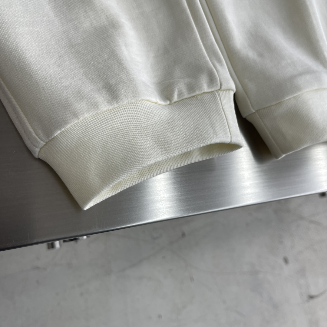 
LOEW 25fw阔腿直筒休闲系列

尺码：M-3XL 
版型：阔腿直筒休闲裤
工艺：小卫衣类 腰头做