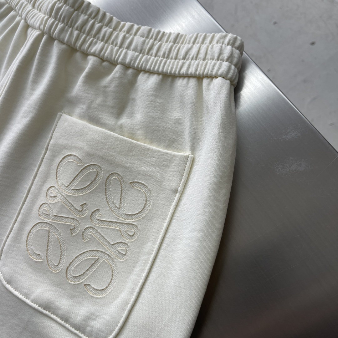 
LOEW 25fw阔腿直筒休闲系列

尺码：M-3XL 
版型：阔腿直筒休闲裤
工艺：小卫衣类 腰头做