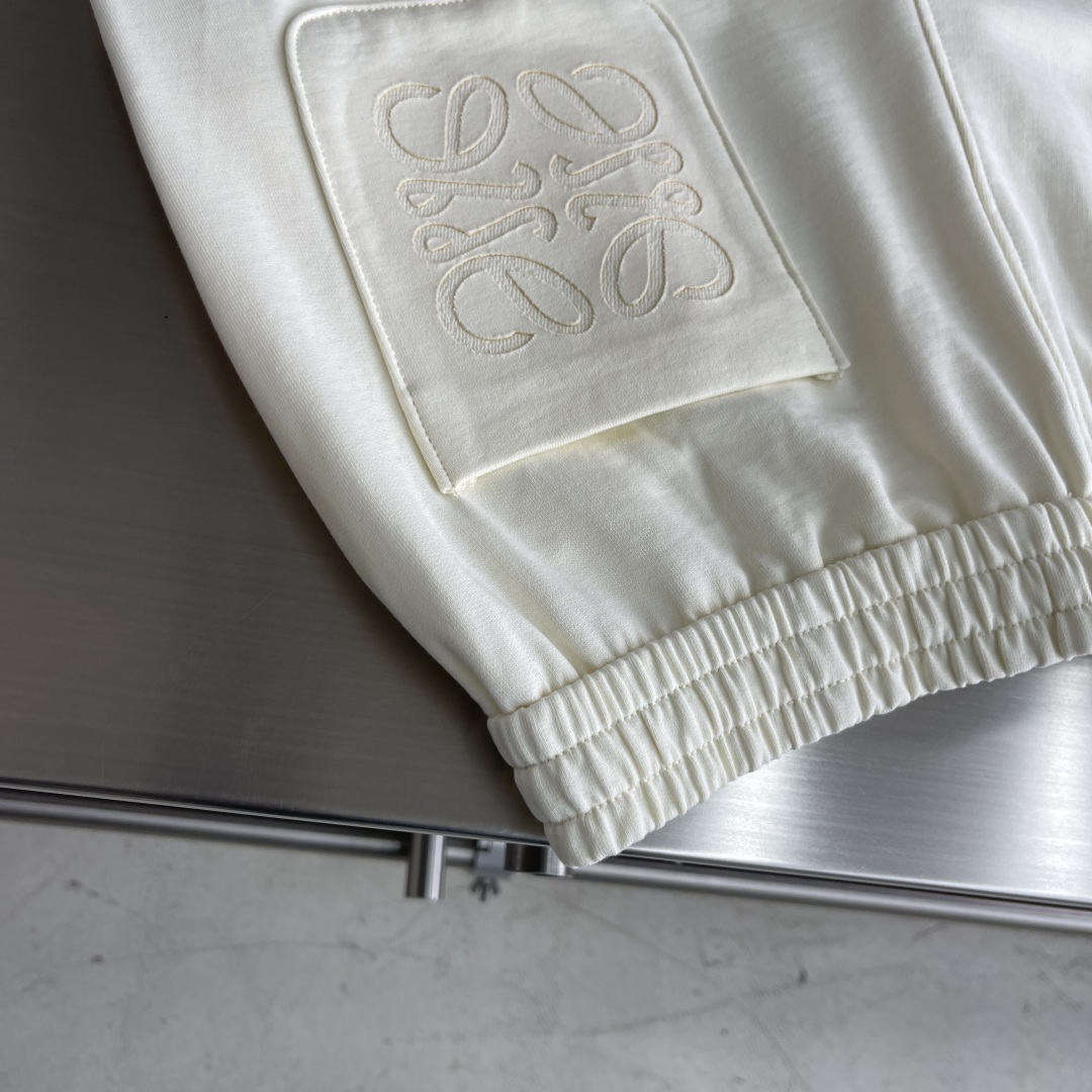 
LOEW 25fw阔腿直筒休闲系列

尺码：M-3XL 
版型：阔腿直筒休闲裤
工艺：小卫衣类 腰头做