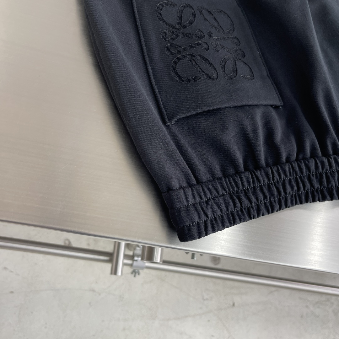 
LOEW 25fw阔腿直筒休闲系列

尺码：M-3XL 
版型：阔腿直筒休闲裤
工艺：小卫衣类 腰头做