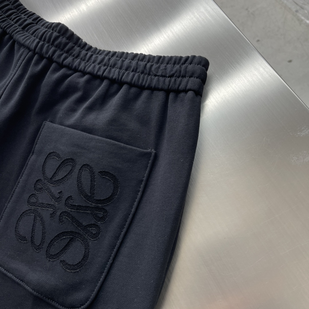 
LOEW 25fw阔腿直筒休闲系列

尺码：M-3XL 
版型：阔腿直筒休闲裤
工艺：小卫衣类 腰头做