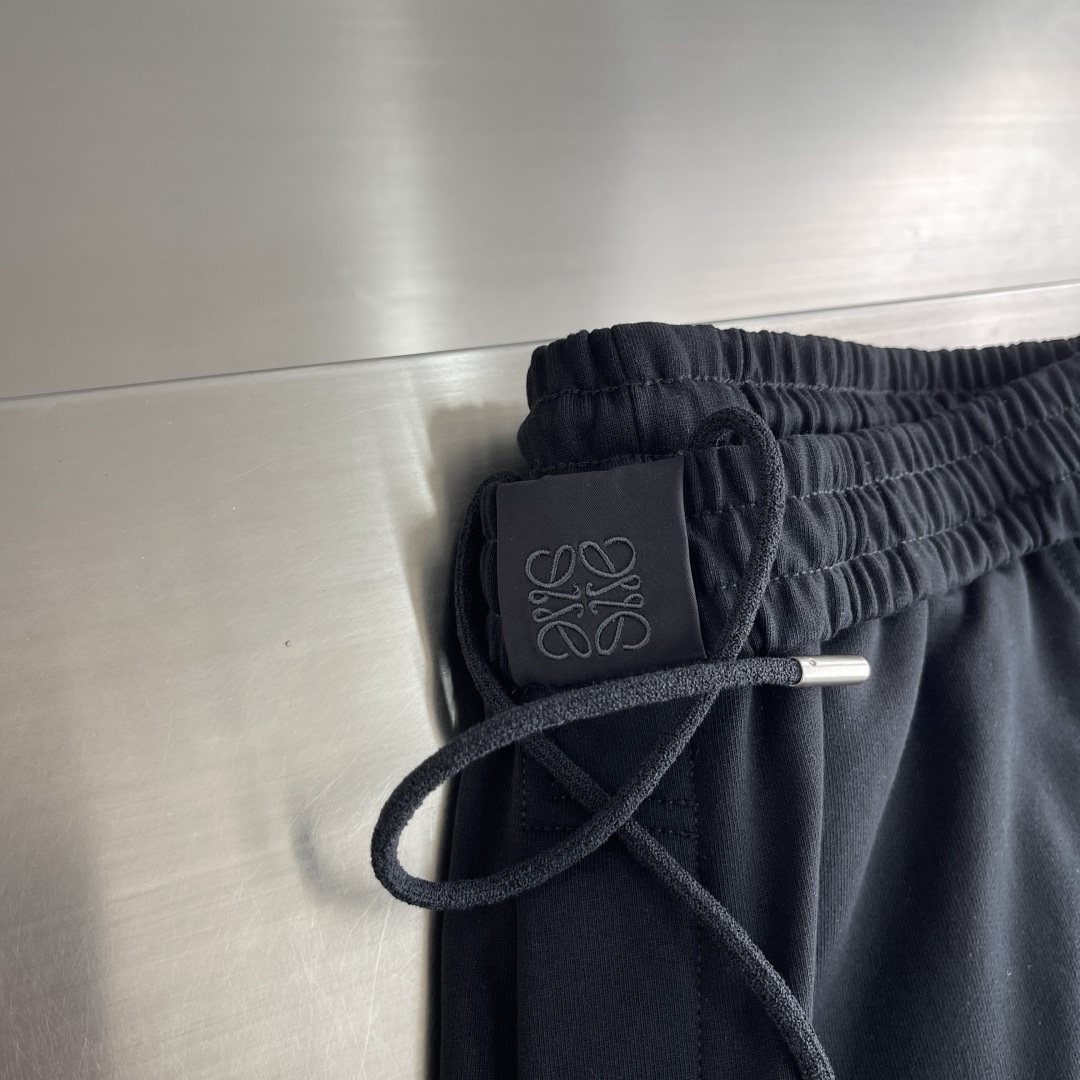 
LOEW 25fw阔腿直筒休闲系列

尺码：M-3XL 
版型：阔腿直筒休闲裤
工艺：小卫衣类 腰头做