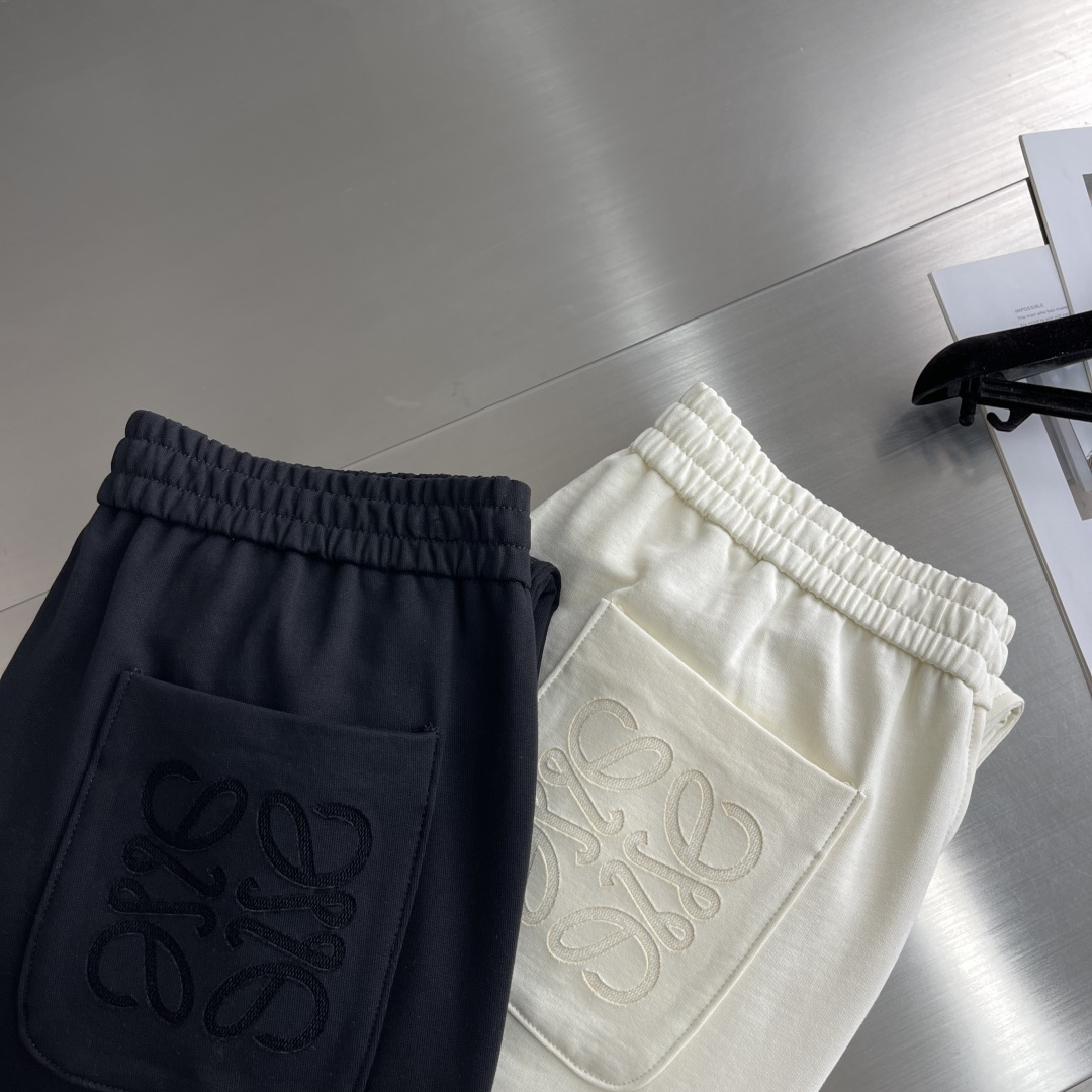 
LOEW 25fw阔腿直筒休闲系列

尺码：M-3XL 
版型：阔腿直筒休闲裤
工艺：小卫衣类 腰头做