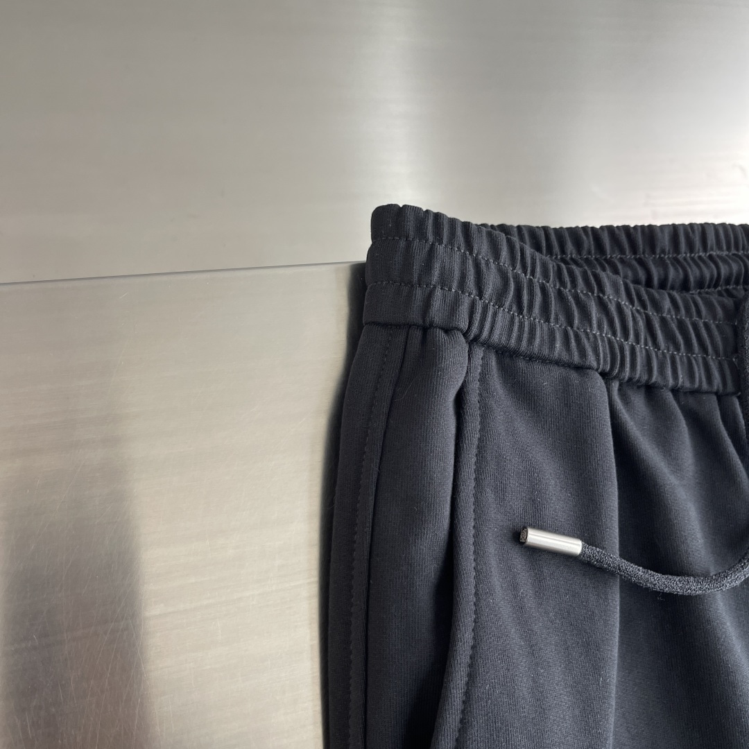 
LOEW 25fw阔腿直筒休闲系列

尺码：M-3XL 
版型：阔腿直筒休闲裤
工艺：小卫衣类 腰头做