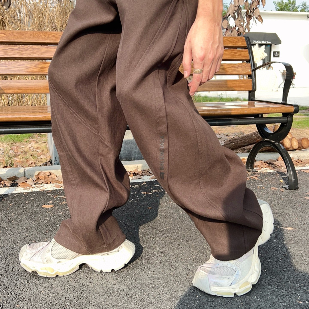 
2025秋冬新品
巴黎世家阔腿裤
M-3XL