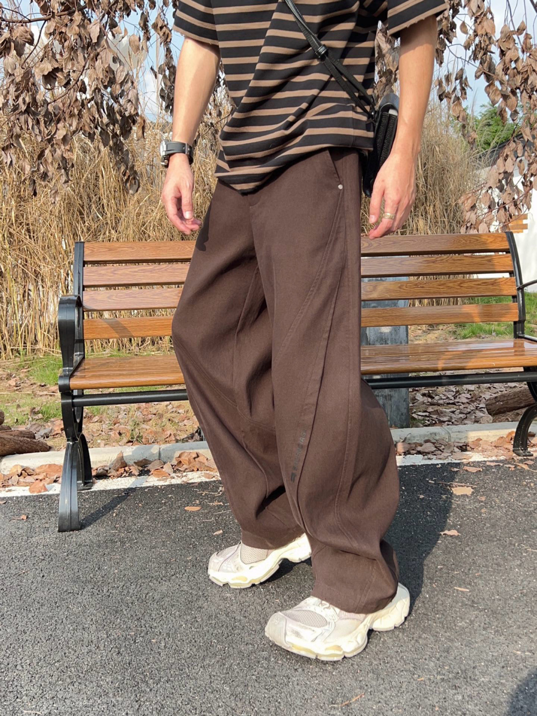 
2025秋冬新品
巴黎世家阔腿裤
M-3XL