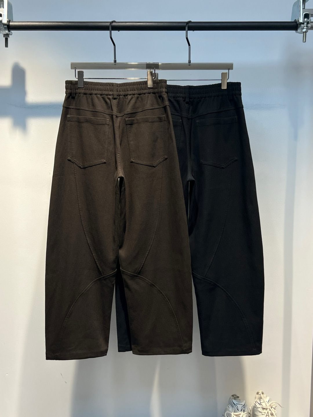 
2025秋冬新品
巴黎世家阔腿裤
M-3XL