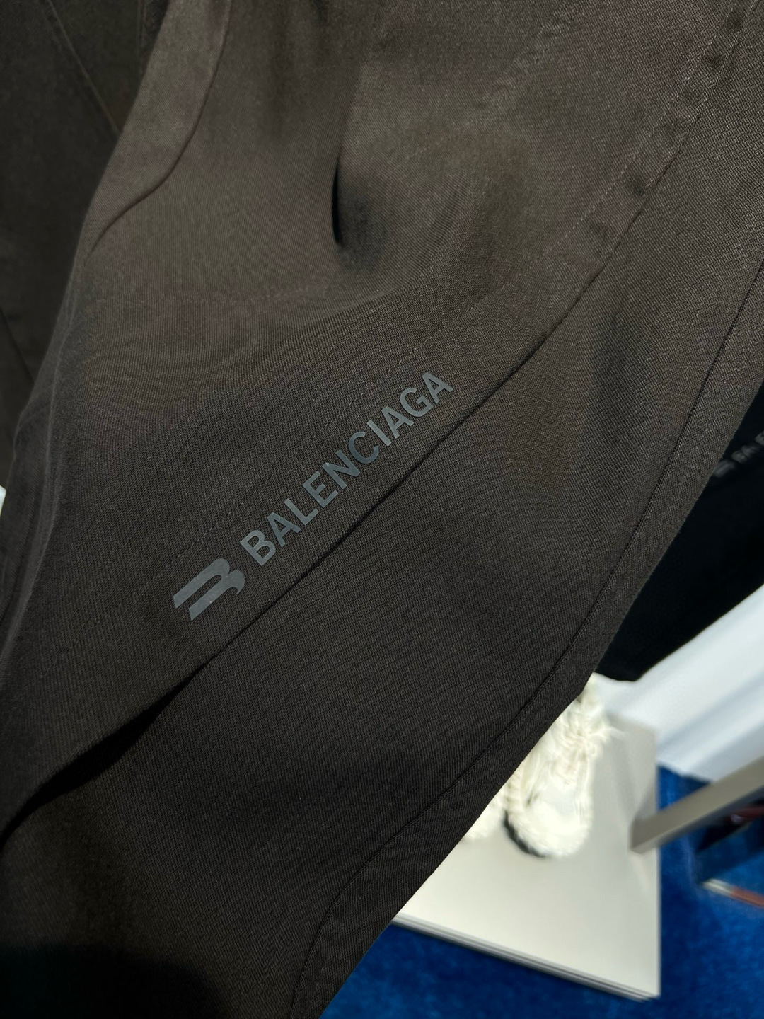 
2025秋冬新品
巴黎世家阔腿裤
M-3XL