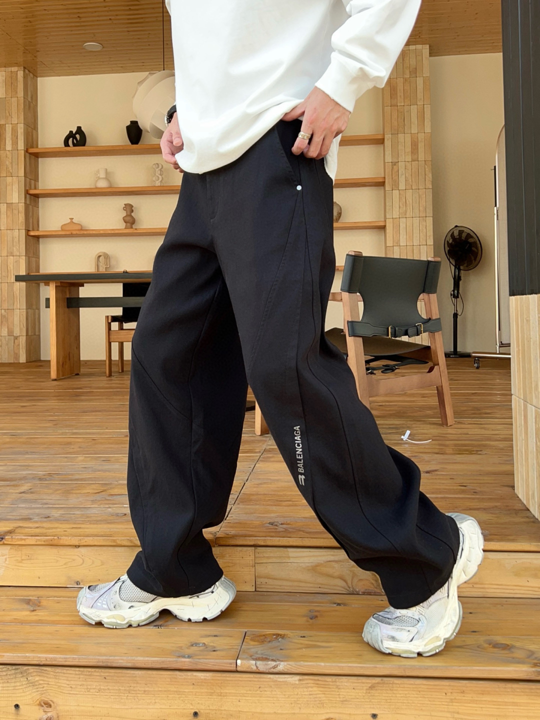 
2025秋冬新品
巴黎世家阔腿裤
M-3XL