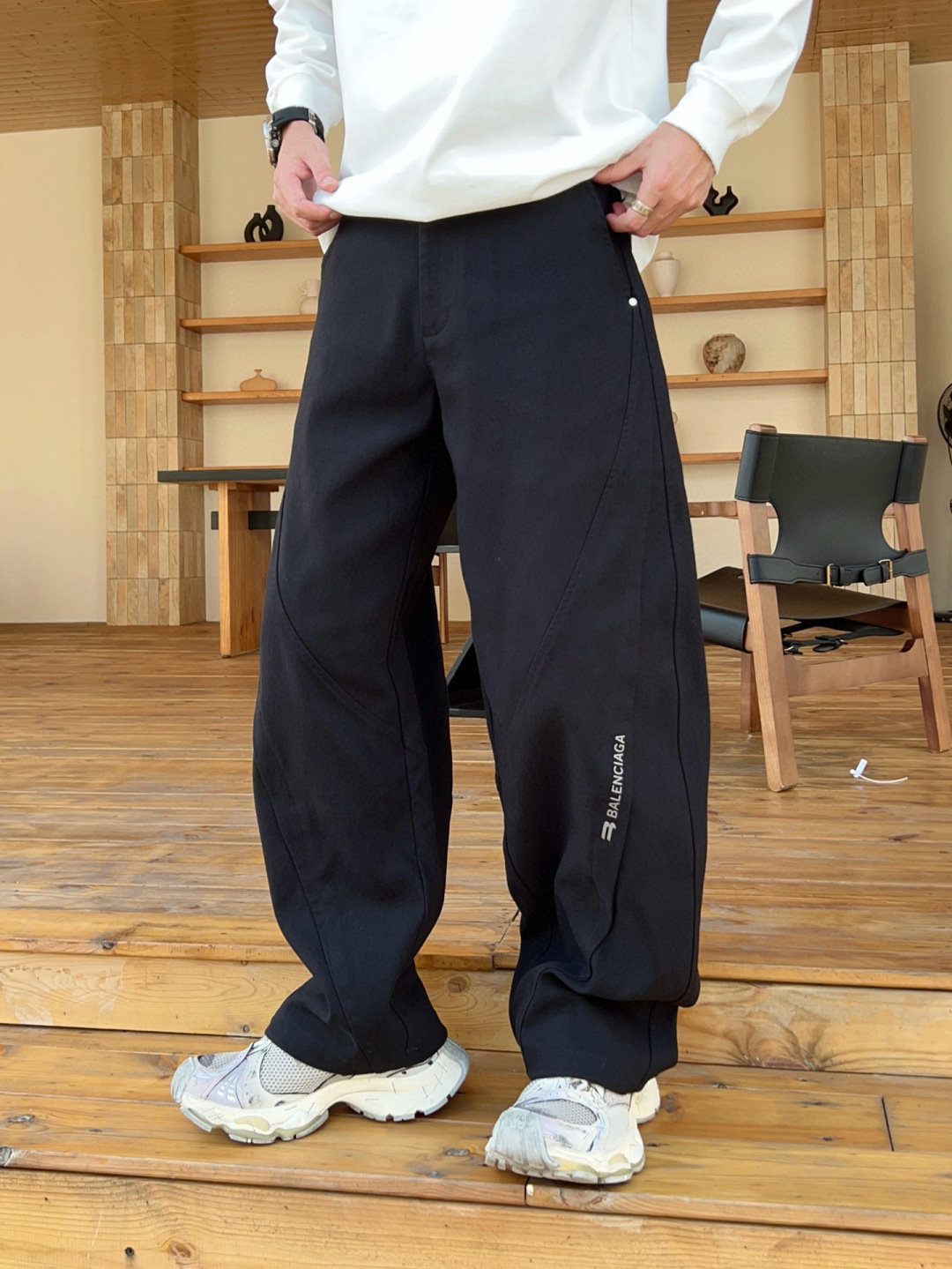 
2025秋冬新品
巴黎世家阔腿裤
M-3XL