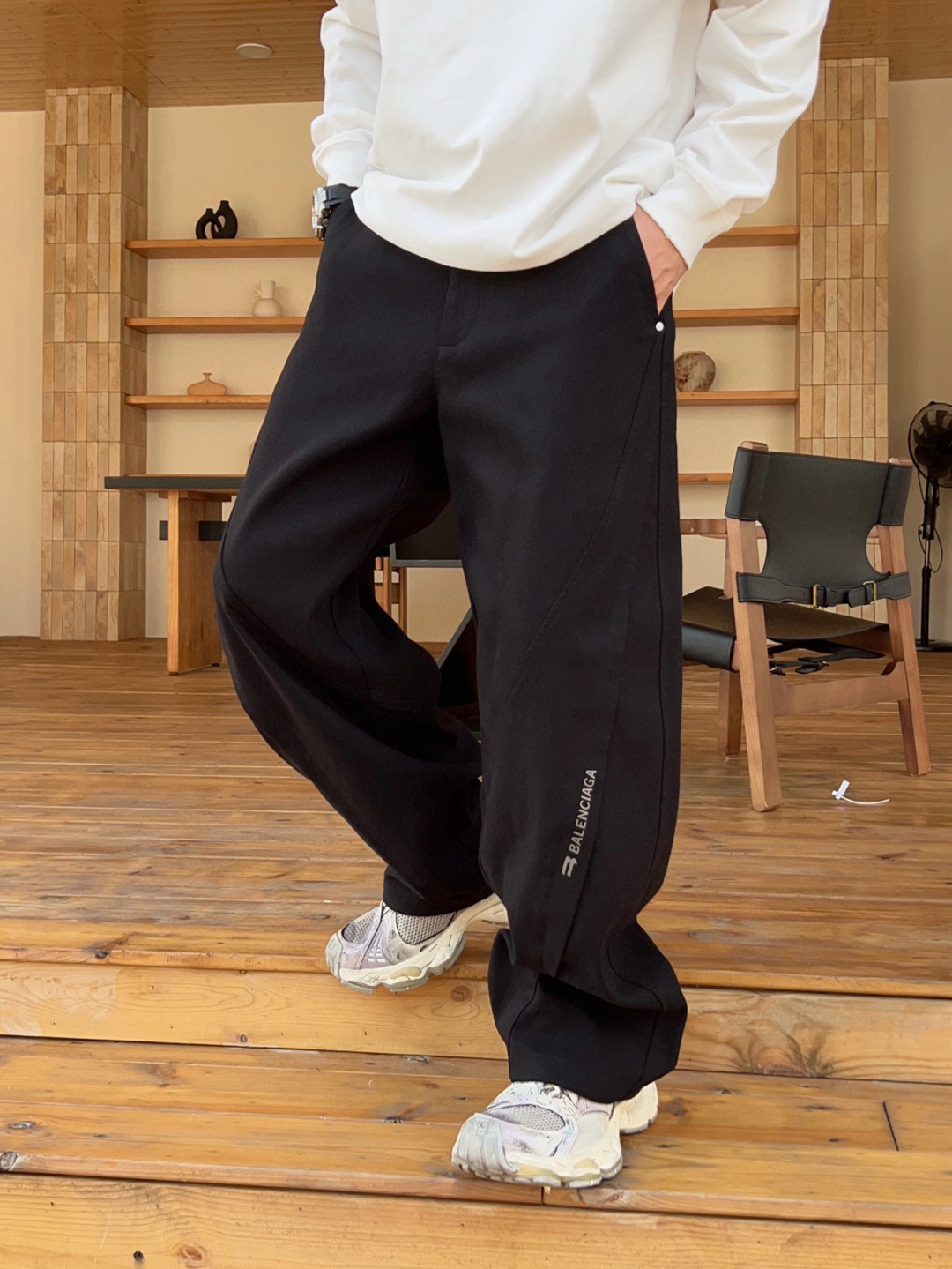 
2025秋冬新品
巴黎世家阔腿裤
M-3XL