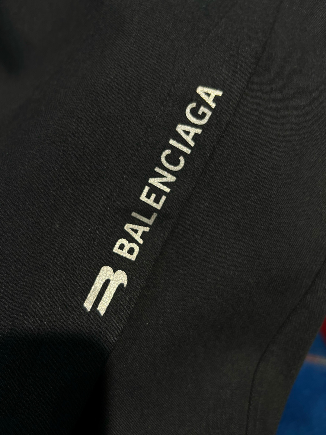 
2025秋冬新品
巴黎世家阔腿裤
M-3XL