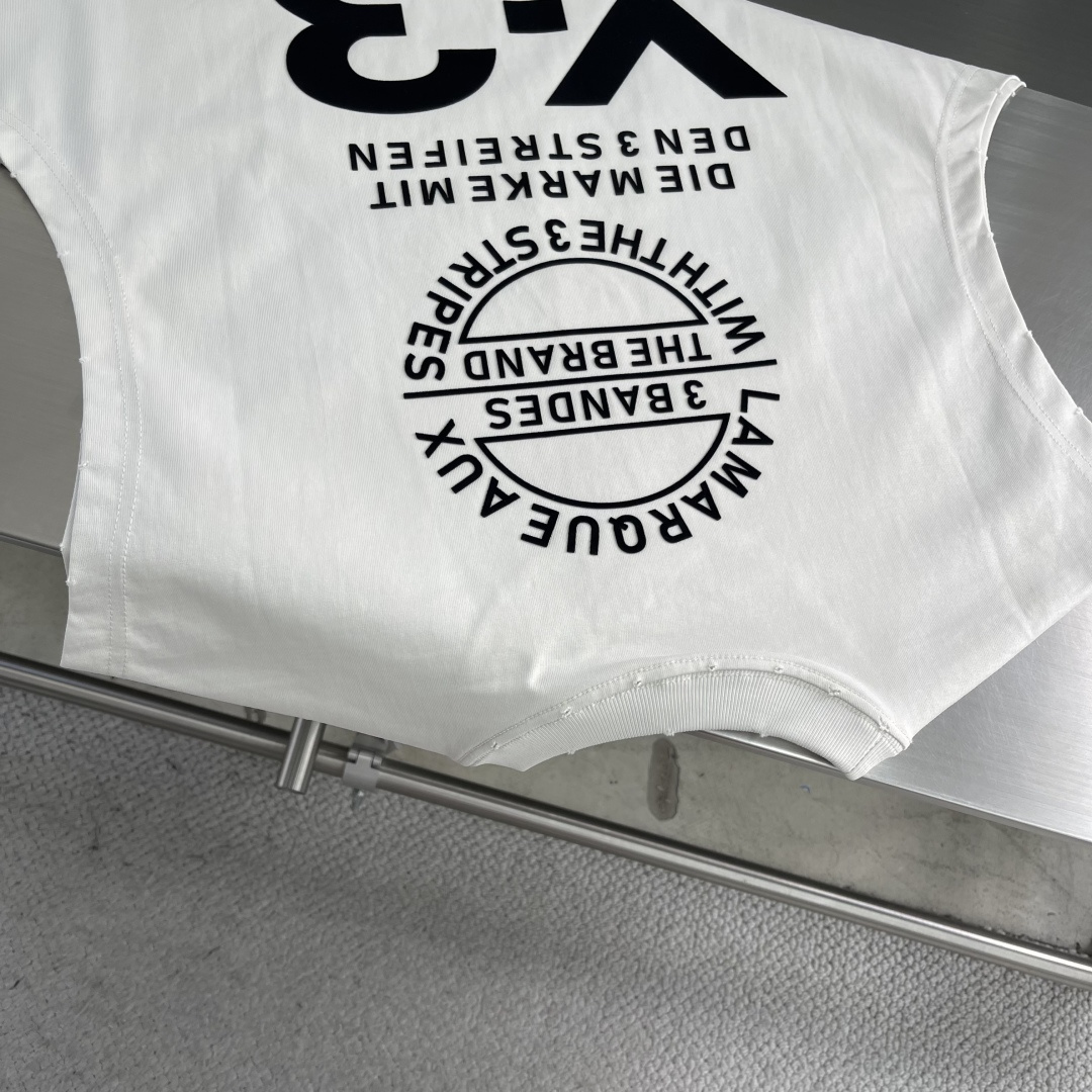 
Y-3 25SS Yamamoto山本耀司宽松无袖背心，高端版本，采用重磅双纱精梳棉材质，柔软的面料触