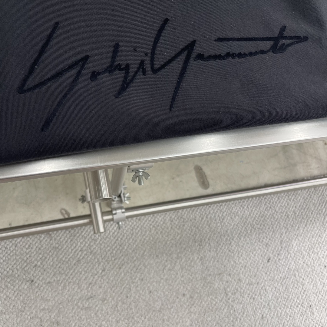 
Y-3 25SS Yamamoto山本耀司宽松无袖背心，高端版本，采用重磅双纱精梳棉材质，柔软的面料触