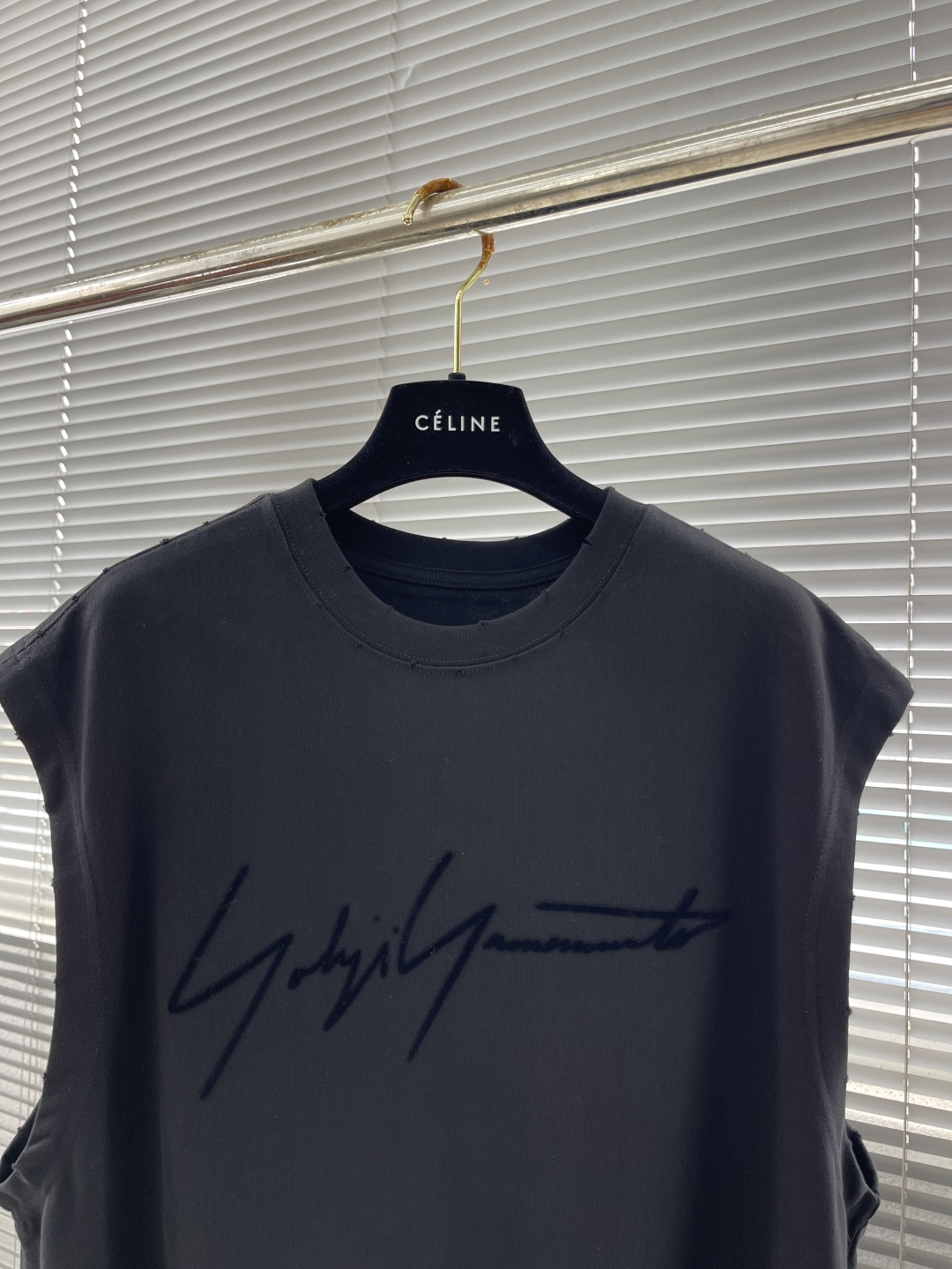 
Y-3 25SS Yamamoto山本耀司宽松无袖背心，高端版本，采用重磅双纱精梳棉材质，柔软的面料触