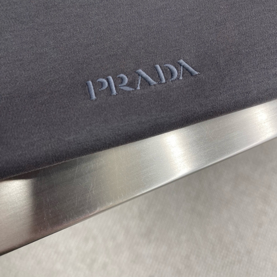 
PRAD  2015春夏短袖系列

尺码   m-5xL
版型：微阔版型
克重：220克重 兰精莫代尔