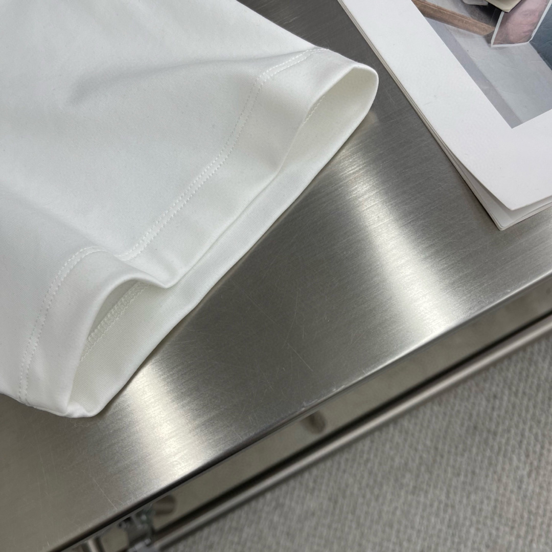 
PRAD  2015春夏短袖系列

尺码   m-5xL
版型：微阔版型
克重：220克重 兰精莫代尔