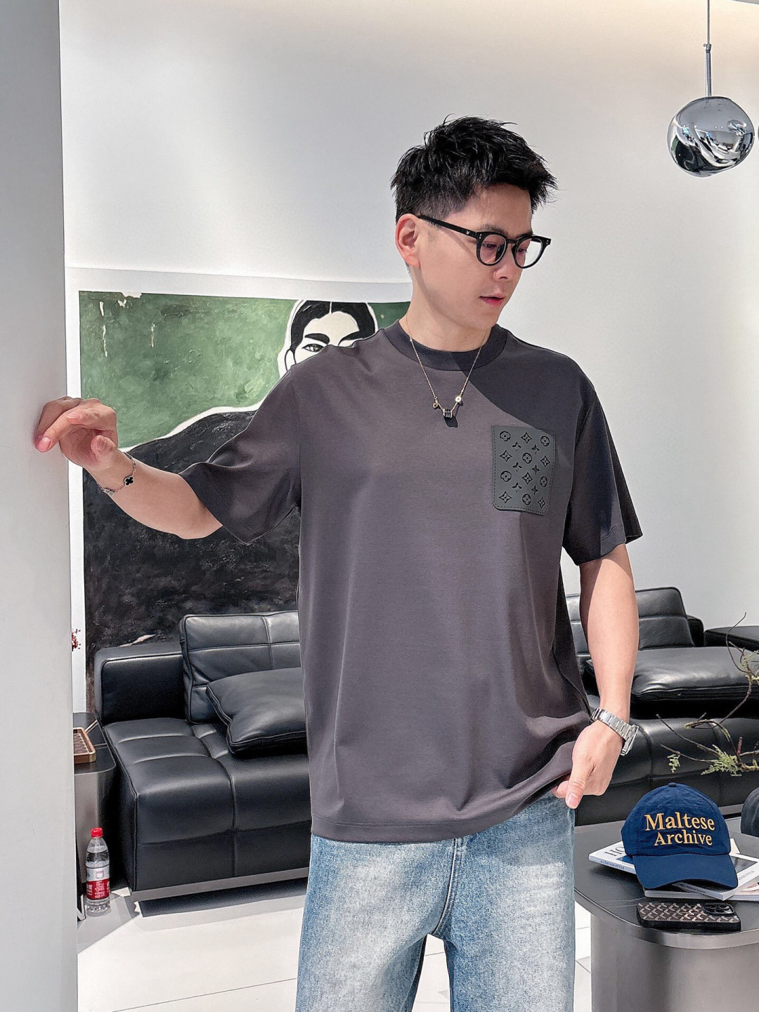 
2025春夏系列
🔥🔥H8025🔥🔥
1.颜色：黑色 白色 石磨灰 金铜色
2.尺码M-5XL
3.版