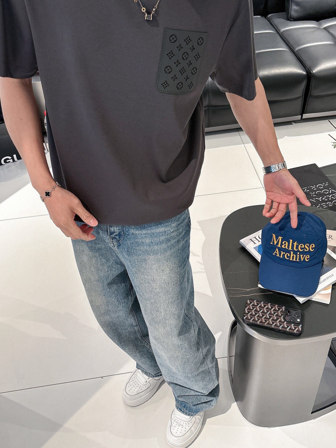 
2025春夏系列
🔥🔥H8025🔥🔥
1.颜色：黑色 白色 石磨灰 金铜色
2.尺码M-5XL
3.版