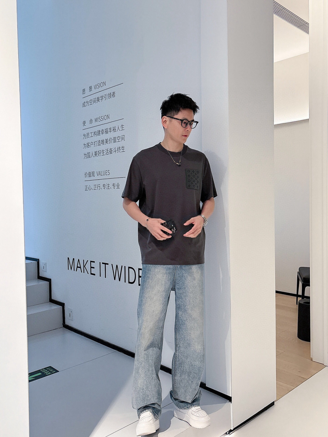 
2025春夏系列
🔥🔥H8025🔥🔥
1.颜色：黑色 白色 石磨灰 金铜色
2.尺码M-5XL
3.版