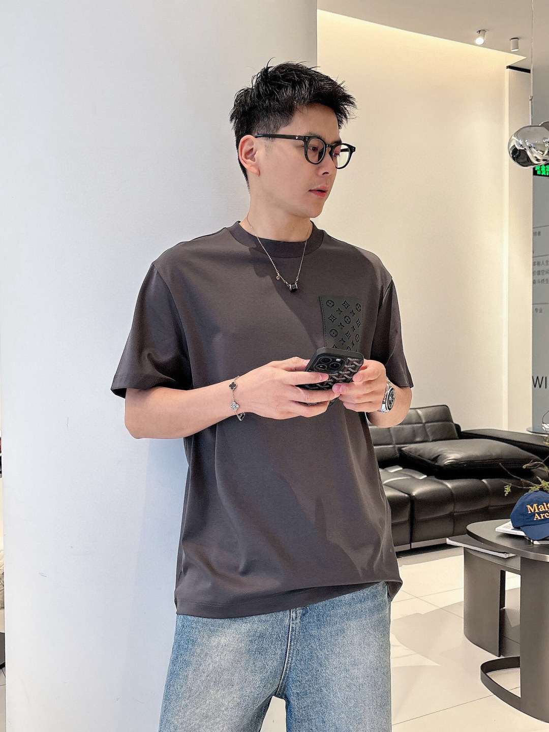 
2025春夏系列
🔥🔥H8025🔥🔥
1.颜色：黑色 白色 石磨灰 金铜色
2.尺码M-5XL
3.版