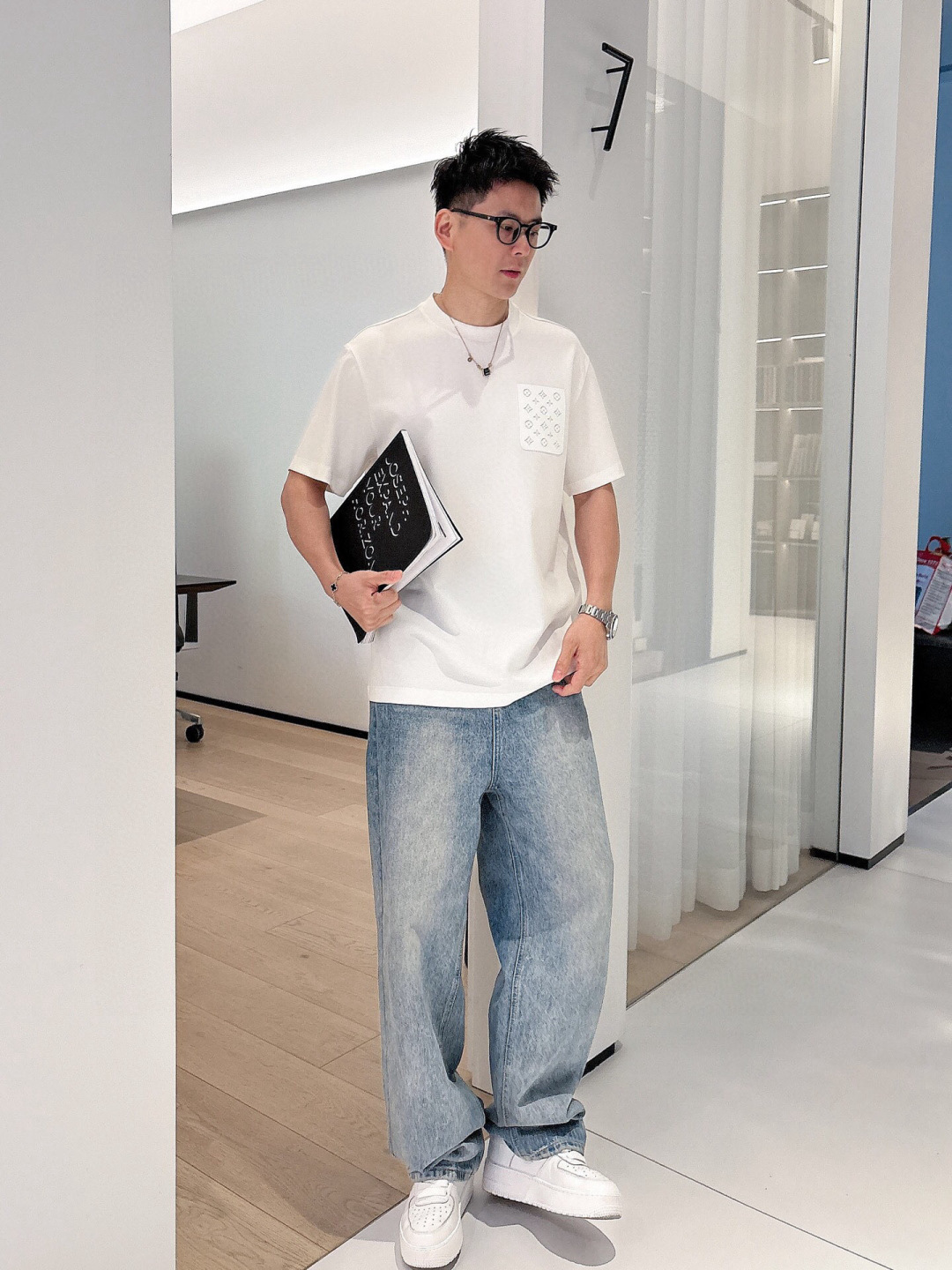 
2025春夏系列
🔥🔥H8025🔥🔥
1.颜色：黑色 白色 石磨灰 金铜色
2.尺码M-5XL
3.版