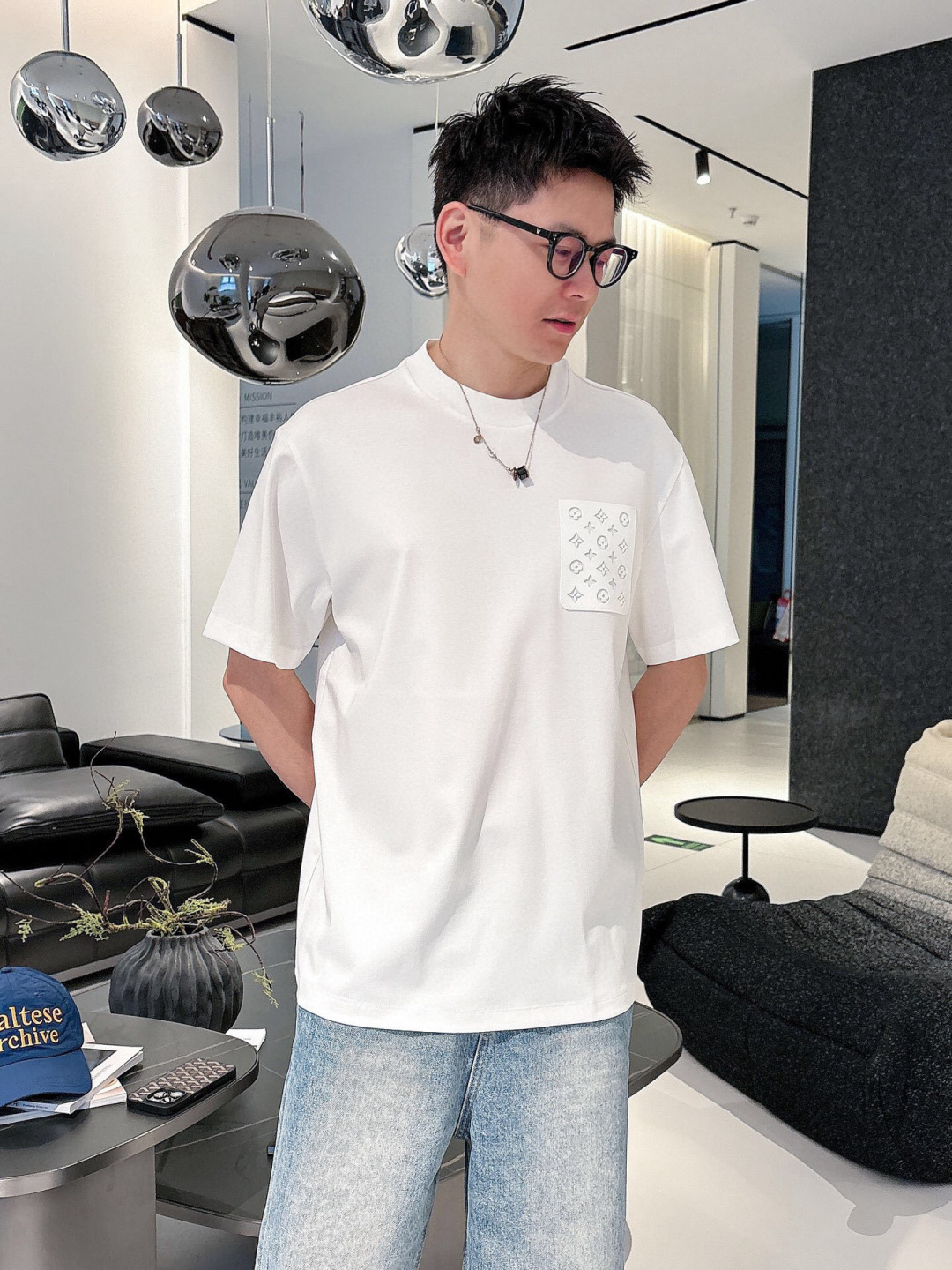 
2025春夏系列
🔥🔥H8025🔥🔥
1.颜色：黑色 白色 石磨灰 金铜色
2.尺码M-5XL
3.版