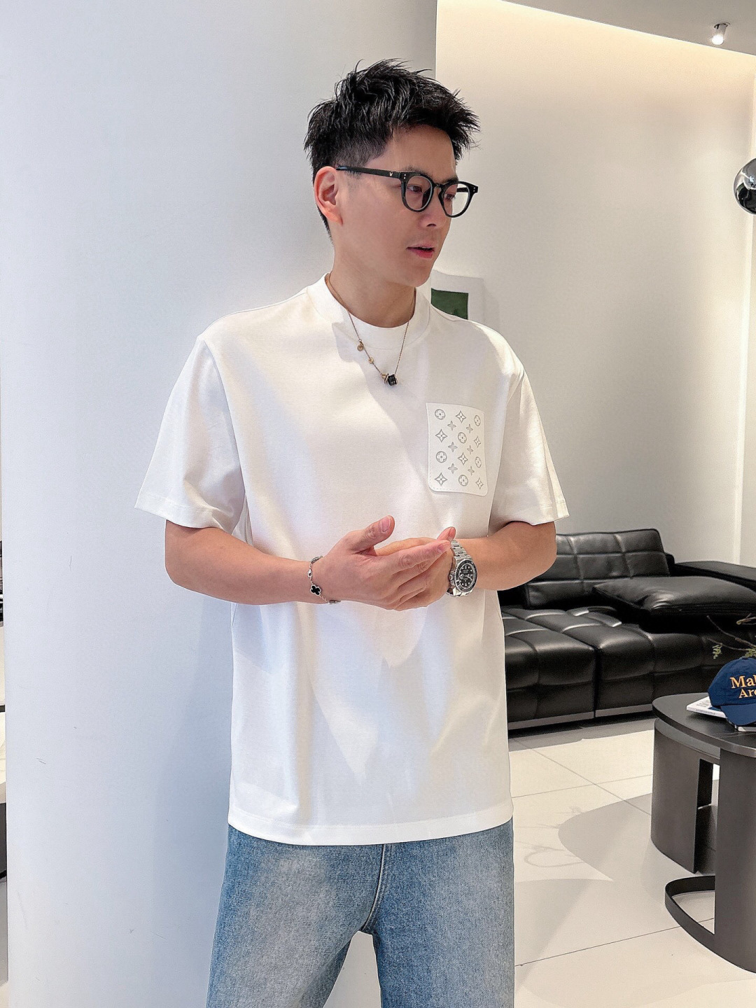 
2025春夏系列
🔥🔥H8025🔥🔥
1.颜色：黑色 白色 石磨灰 金铜色
2.尺码M-5XL
3.版