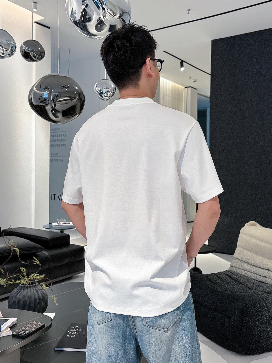 
2025春夏系列
🔥🔥H8025🔥🔥
1.颜色：黑色 白色 石磨灰 金铜色
2.尺码M-5XL
3.版