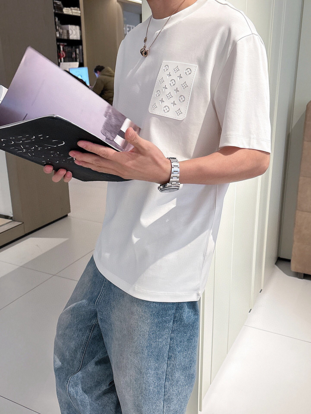 
2025春夏系列
🔥🔥H8025🔥🔥
1.颜色：黑色 白色 石磨灰 金铜色
2.尺码M-5XL
3.版