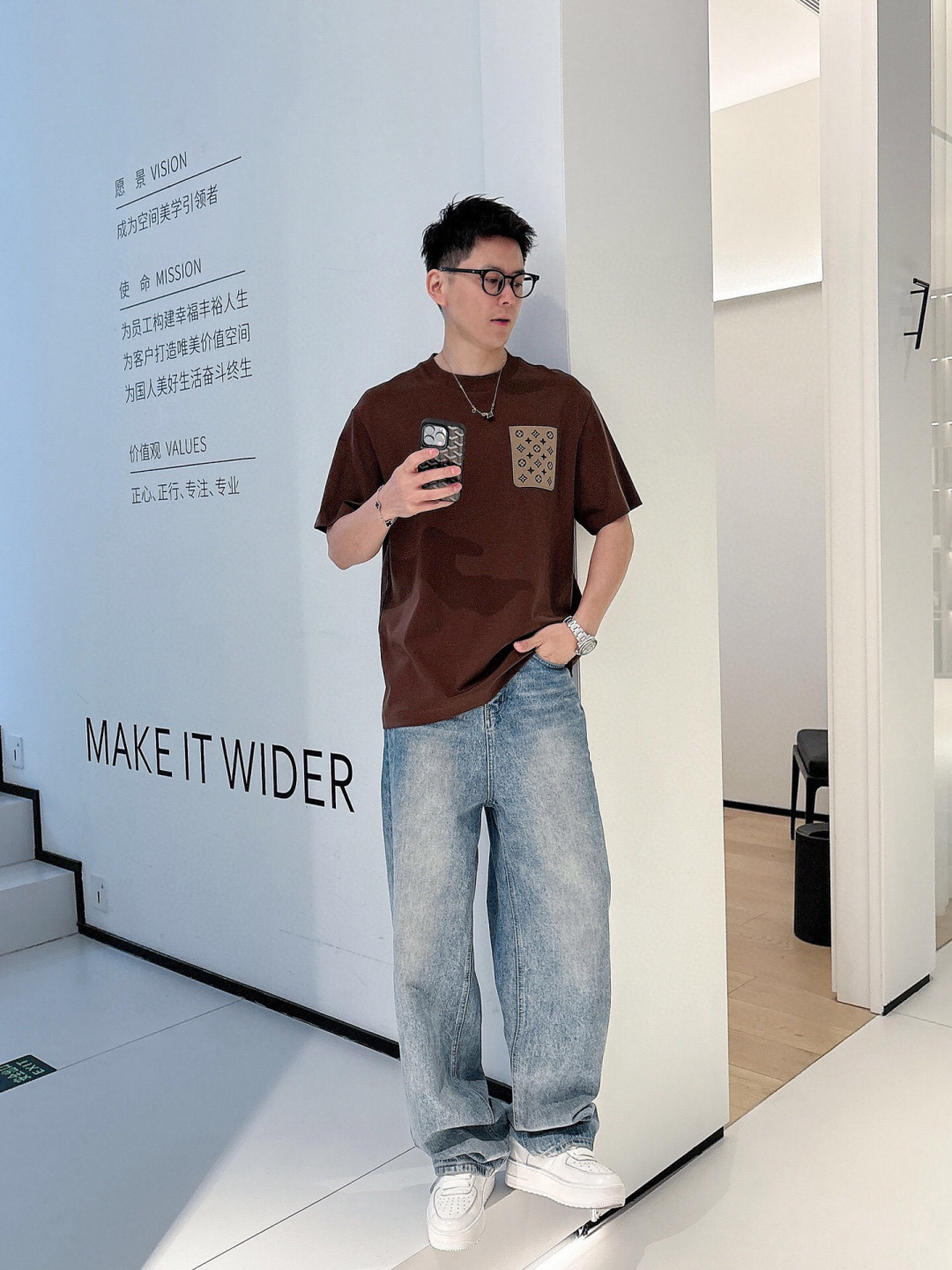 
2025春夏系列
🔥🔥H8025🔥🔥
1.颜色：黑色 白色 石磨灰 金铜色
2.尺码M-5XL
3.版