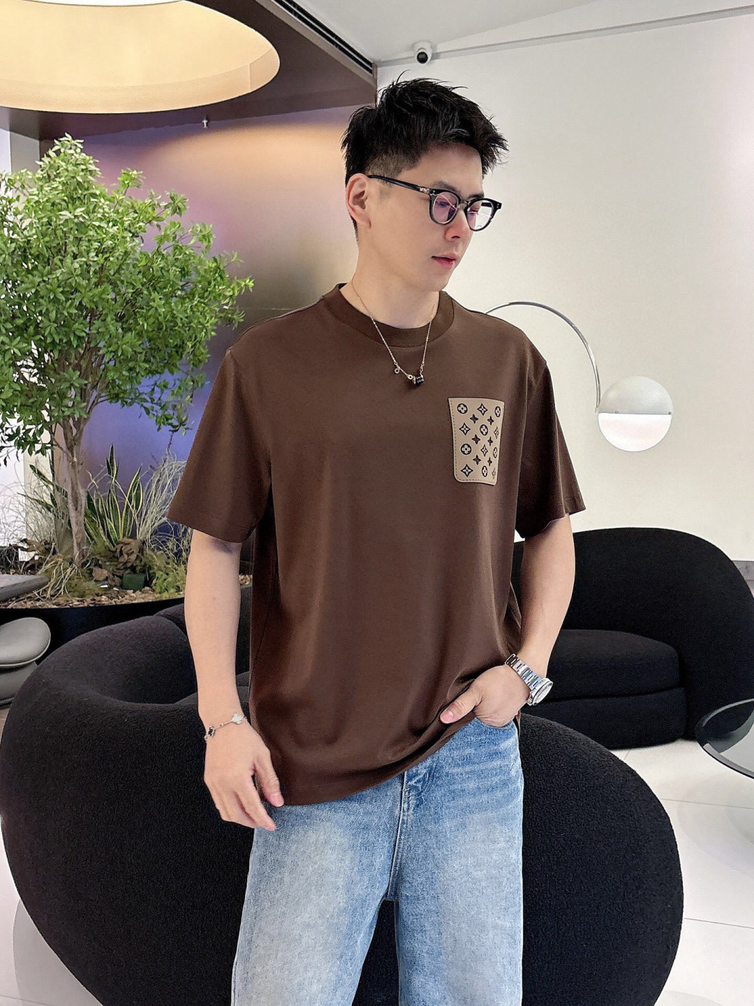 
2025春夏系列
🔥🔥H8025🔥🔥
1.颜色：黑色 白色 石磨灰 金铜色
2.尺码M-5XL
3.版