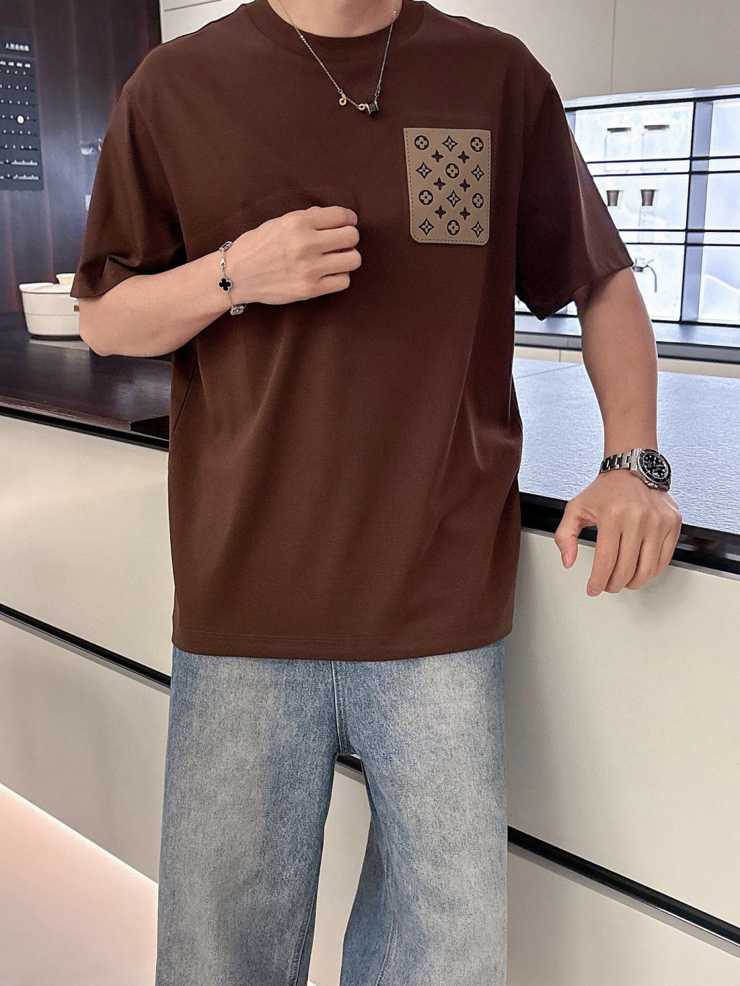 
2025春夏系列
🔥🔥H8025🔥🔥
1.颜色：黑色 白色 石磨灰 金铜色
2.尺码M-5XL
3.版