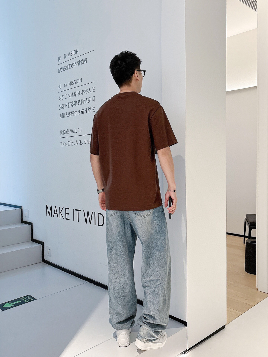 
2025春夏系列
🔥🔥H8025🔥🔥
1.颜色：黑色 白色 石磨灰 金铜色
2.尺码M-5XL
3.版