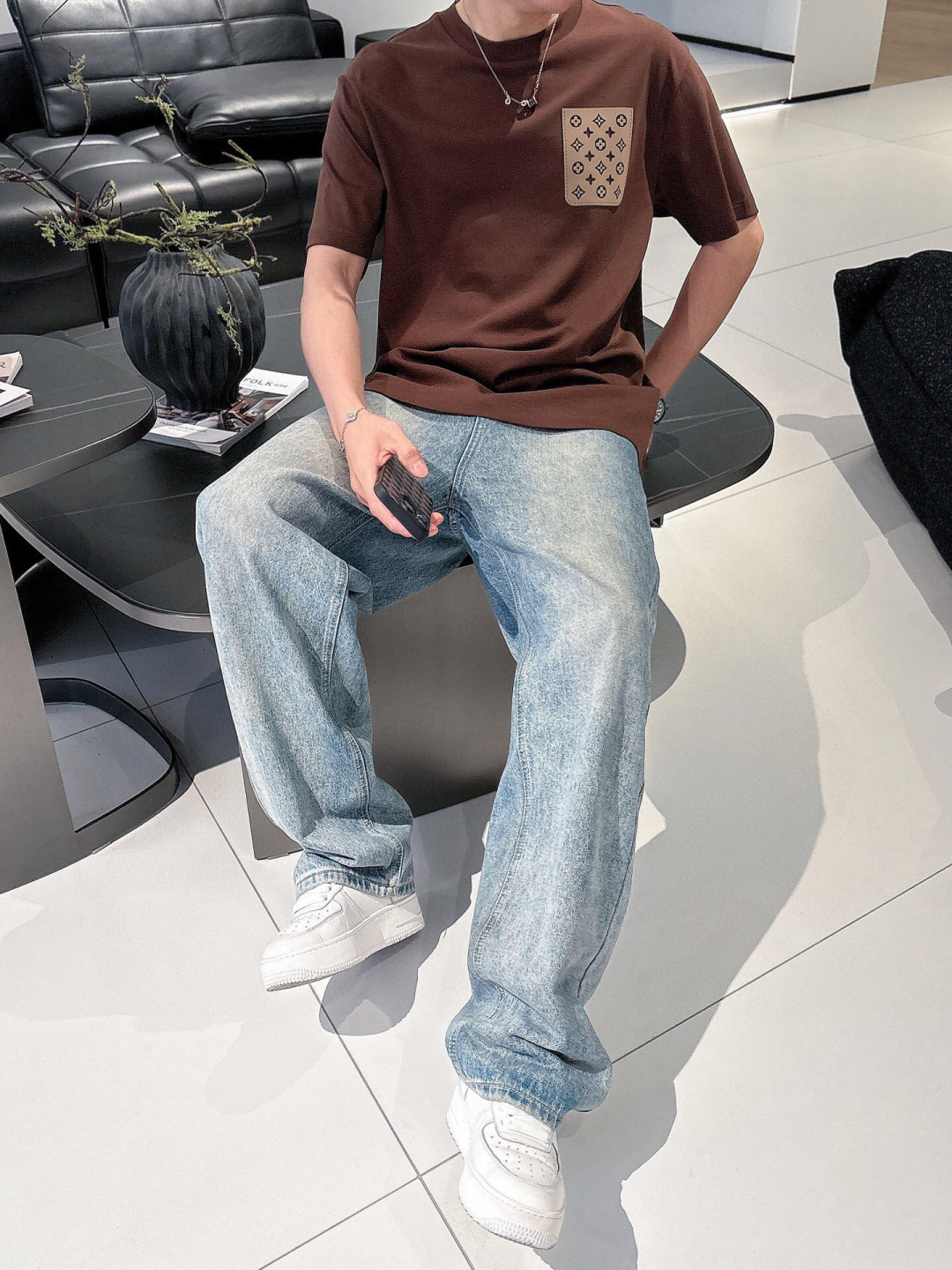 
2025春夏系列
🔥🔥H8025🔥🔥
1.颜色：黑色 白色 石磨灰 金铜色
2.尺码M-5XL
3.版